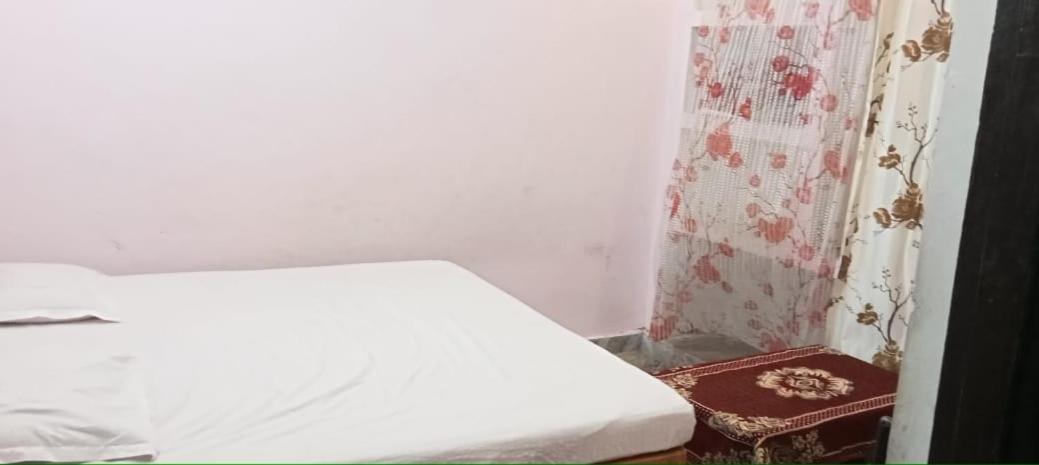 Vaibhav Sadan Dharmsala Hotel Ayodhya Ruang foto