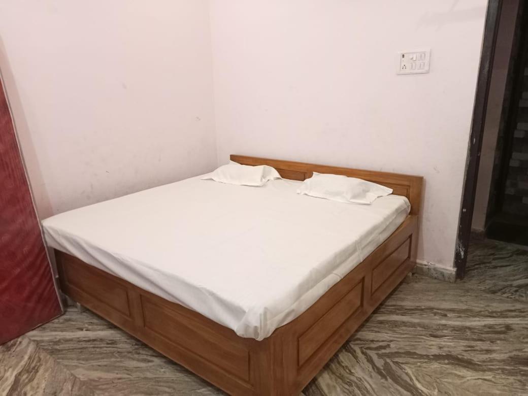 Vaibhav Sadan Dharmsala Hotel Ayodhya Bagian luar foto